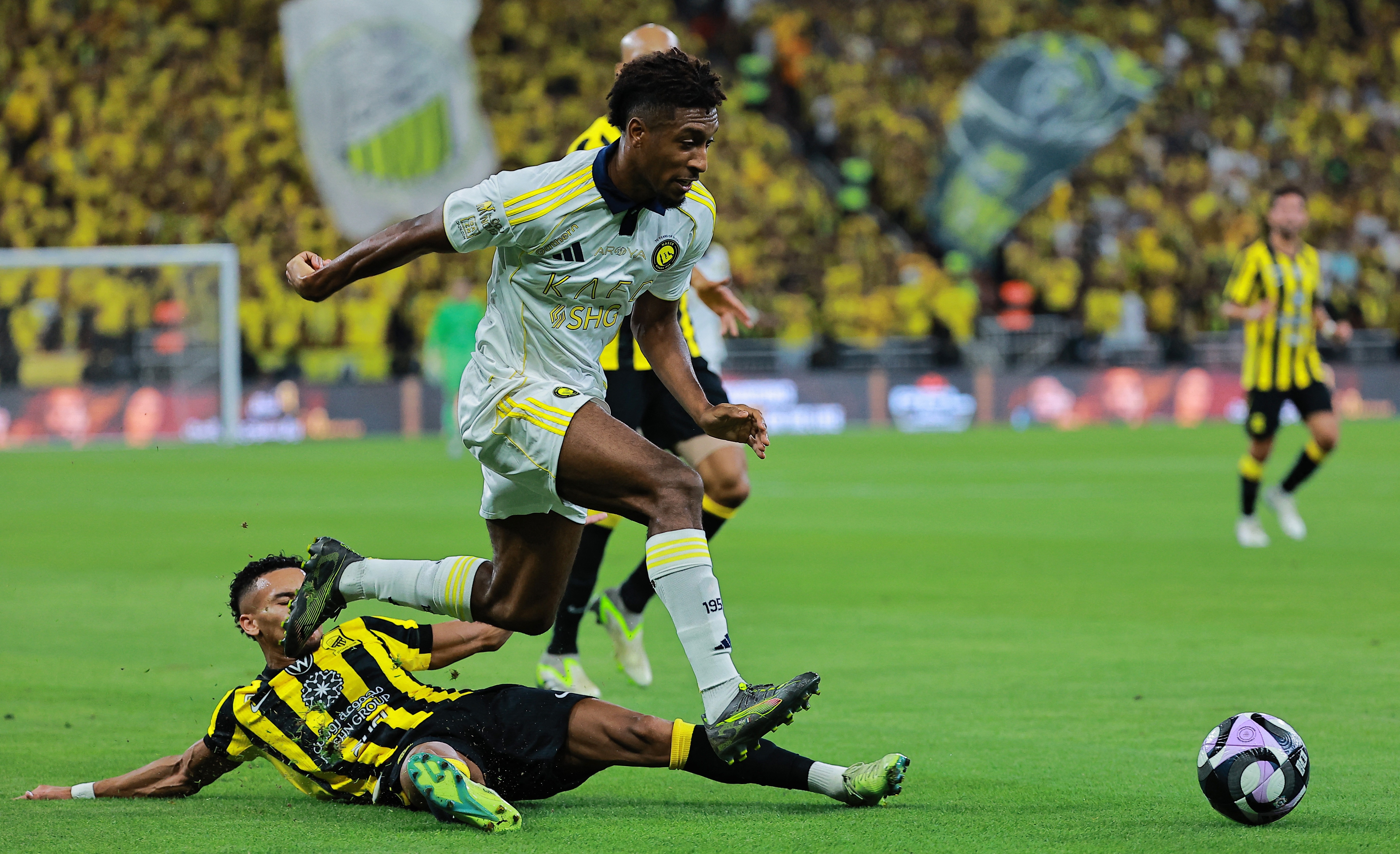 PG电子登录入口-沙特媒体：科曼和西马坎周三接受了检查，以确定具体伤情